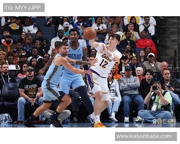 拉拉维亚反讽湖人队友的疯狂反应究竟是谁引发的热议与关注