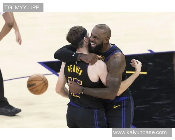 圣诞三分榜前十揭晓老詹稳居榜首穆雷强势跻身第七雷迪克唯一非现役球员 圣诞三分榜前十揭晓老詹稳居榜首穆雷强势跻身第七雷迪克唯一非现役球员