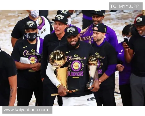 老詹好友揭秘杜兰特私信内容KD邀勒布朗回顾17年和18年三分球精彩瞬间