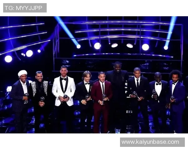 克罗斯心目中的最佳11人阵容揭晓梅罗与大小罗联手齐祖与魔笛掌控中场 克罗斯心目中的最佳11人阵容揭晓梅罗与大小罗联手齐祖与魔笛掌控中场