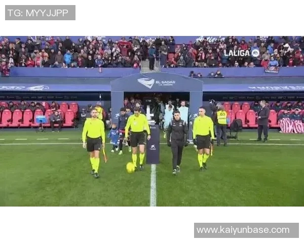 巴德吉因轻微不适缺席合练仍有望入选加泰德比大名单 巴德吉因轻微不适缺席合练仍有望入选加泰德比大名单