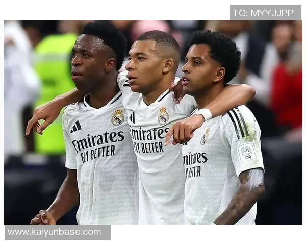 姆巴佩在社交媒体上分享海报庆祝球队晋级西超杯誓言争冠